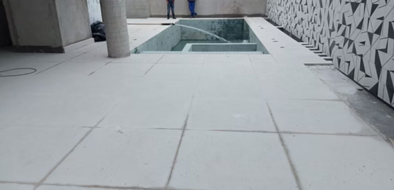 Piscina suspensa em Pacaembu